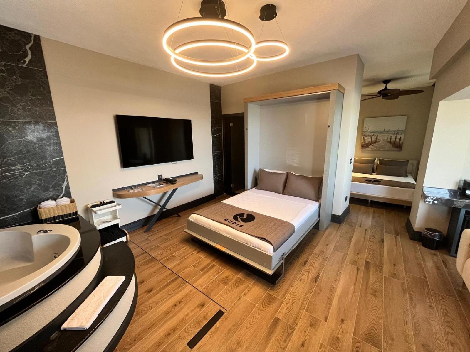 Rudis Hotel Narlidere Exteriör bild